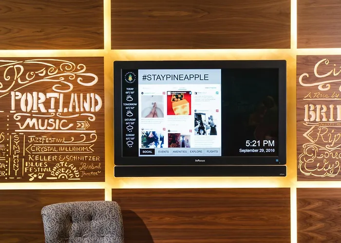 Staypineapple, Hotel Rose, Downtown Portland