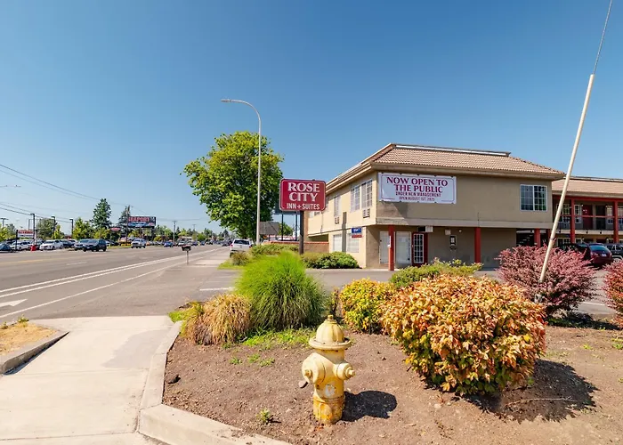 Rose City Inn & Suites